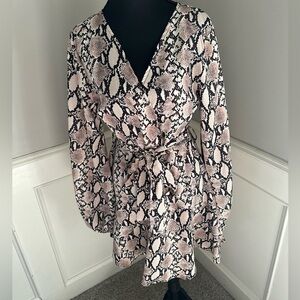 Boutique Women’s Snake Print Wrap Dress size small